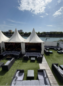 Terrasse chill du Gossip Lounge - Narguilé et Cocktails au bord de l'eau